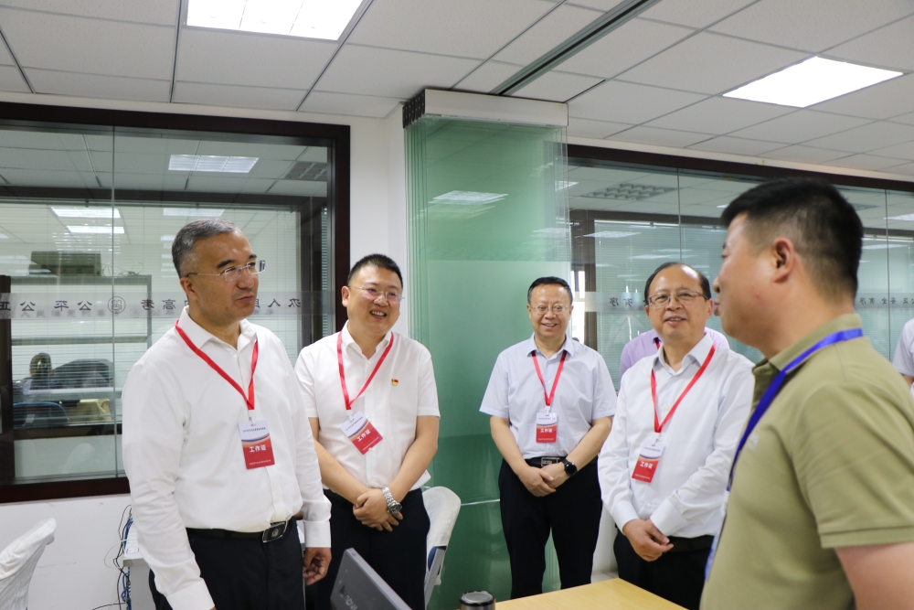 凯赛尔·阿不都克热木视察2023年普通高校招生录取现场询问各地州市考生录取情况